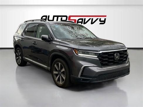 Used 2025 Honda Pilot Touring image 1