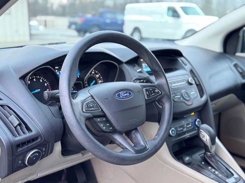 Used 2018 Ford Focus SE FWD image 16