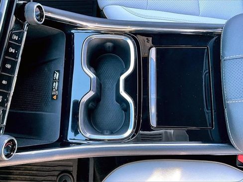 Used 2025 Chevrolet Traverse High Country image 18