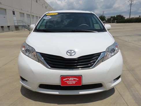 Used 2014 Toyota Sienna LE FWD image 7