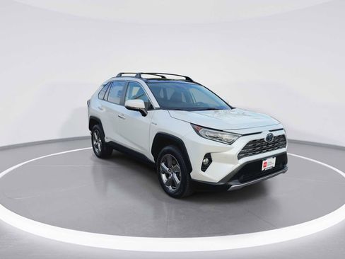 Used 2020 Toyota RAV4 Limited image 2