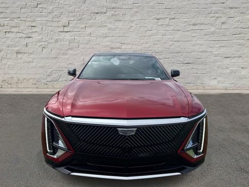 Certified 2025 Cadillac Lyriq Luxury w/ LPO, Floor Liner Package AWD/4WD image 8
