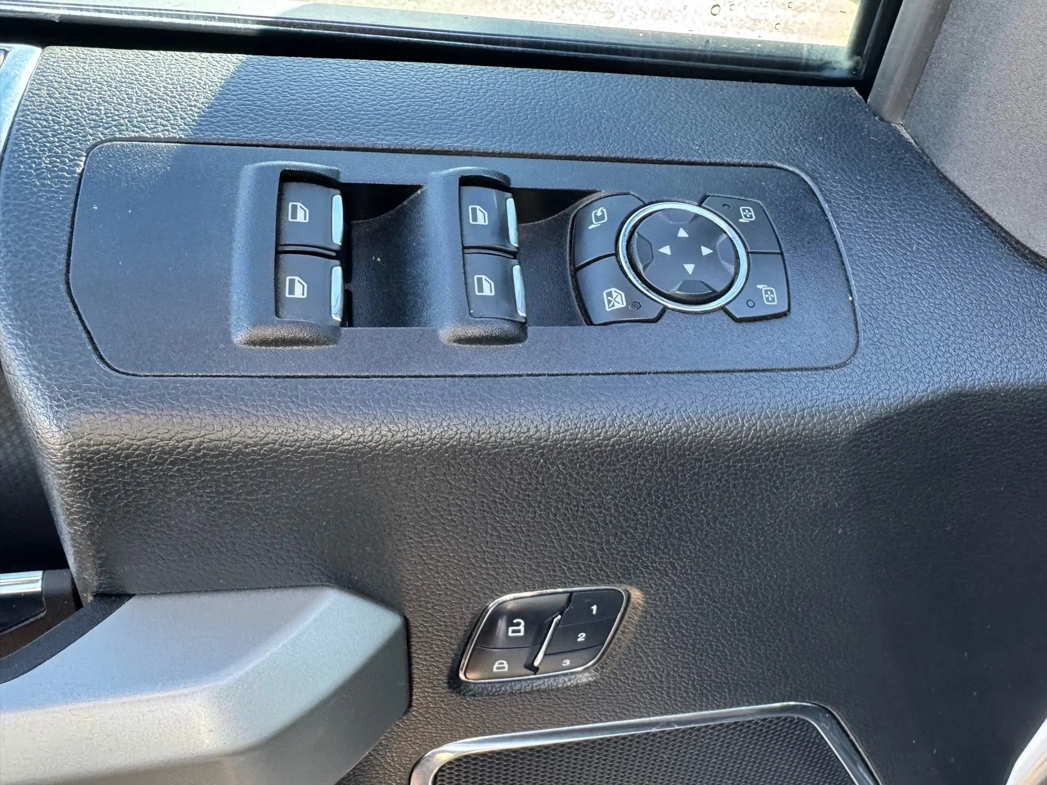 Used 2017 Ford F150 Lariat AWD/4WD image 7