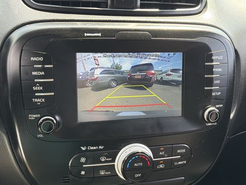 Used 2019 Kia Soul + FWD image 21