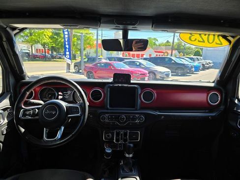 Used 2023 Jeep Wrangler Unlimited Rubicon w/ Cold Weather Group AWD/4WD image 3