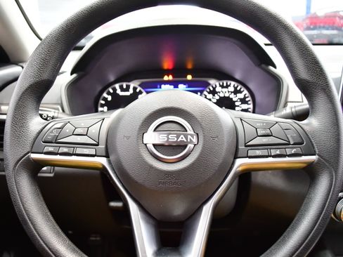 Used 2025 Nissan Altima 2.5 SV image 18