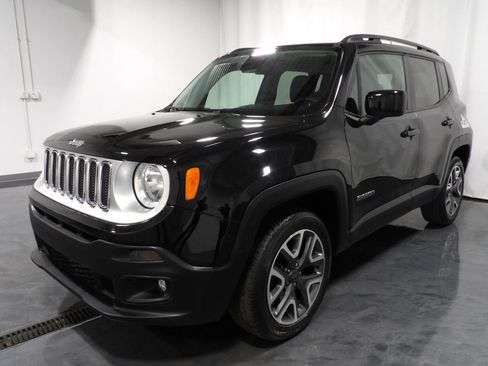 Used 2017 Jeep Renegade Latitude w/ Cold Weather Group AWD/4WD image 3
