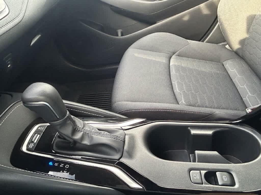 Used 2025 Toyota Corolla SE w/ SE Package FWD image 18