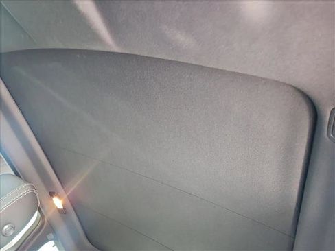 Used 2019 Land Rover Range Rover Evoque SE Premium image 15