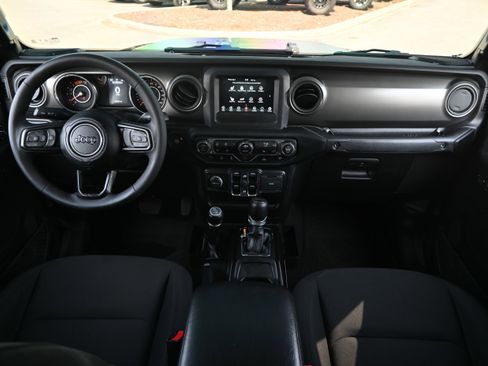 Used 2023 Jeep Gladiator Sport image 3