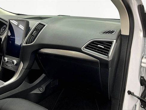 Used 2024 Ford Edge SE image 17