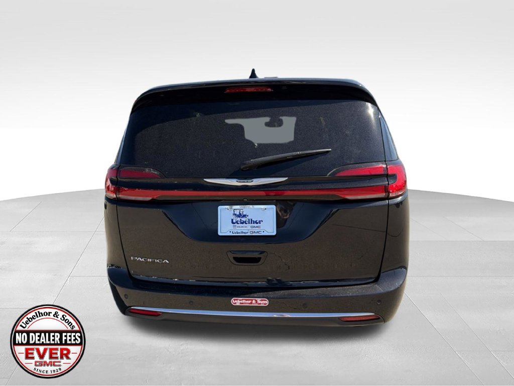 Used 2024 Chrysler Pacifica Touring FWD image 7