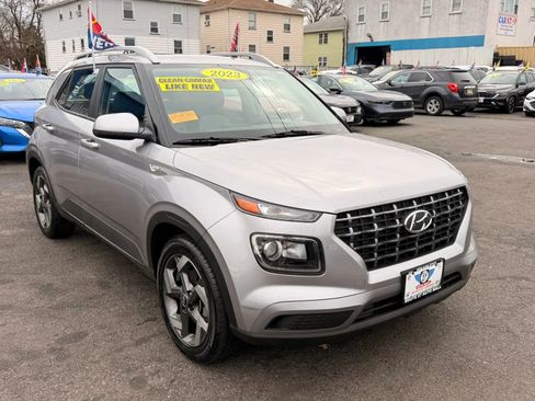 Used 2023 Hyundai Venue SEL image 2