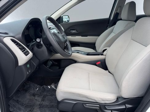 Used 2019 Honda HR-V LX image 7