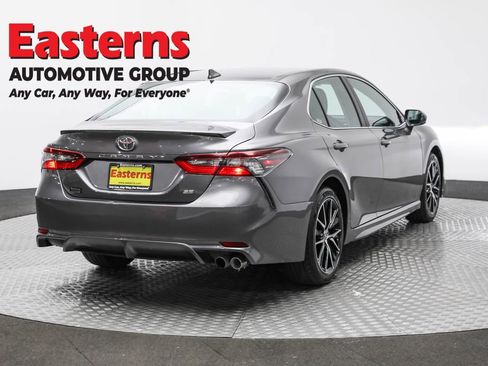 Used 2024 Toyota Camry SE image 5