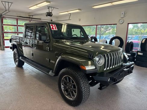 Used 2021 Jeep Gladiator Overland w/ Popular Equipment Package AWD/4WD image 1