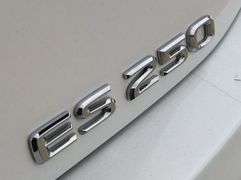 Used 2024 Lexus ES 250 w/ Premium Package image 12
