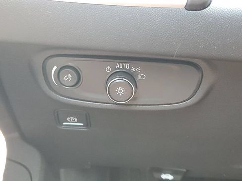 Certified 2024 GMC Terrain SLE w/ Driver Convenience Package FWD image 19