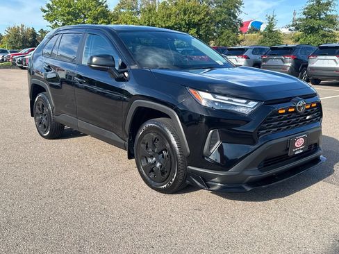 Used 2025 Toyota RAV4 LE AWD/4WD image 10