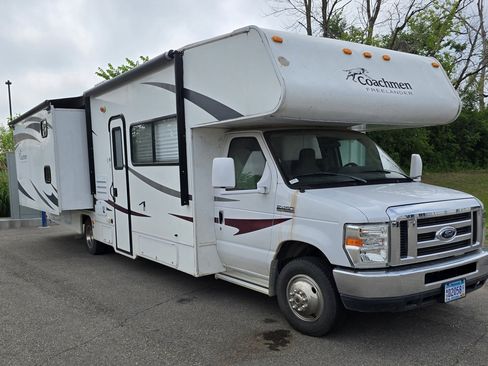Used 2011 Ford E-450 and Econoline 450 Super Duty RWD image 2