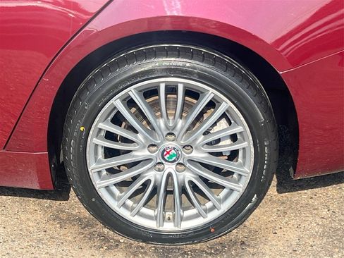 Used 2019 Alfa Romeo Giulia Ti w/ Quick Order Package 22X Lusso AWD/4WD image 17