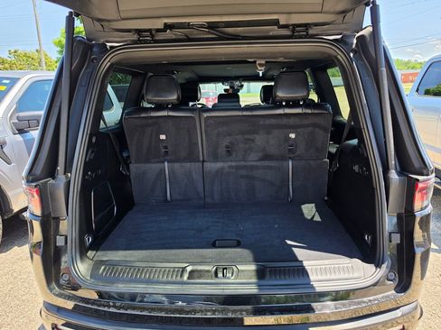 Used 2023 Jeep Wagoneer 4WD w/ Premium Group I image 8