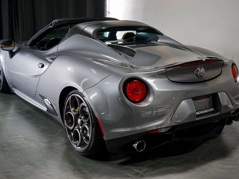 Used 2020 Alfa Romeo 4C Spider w/ Bright Package RWD image 33
