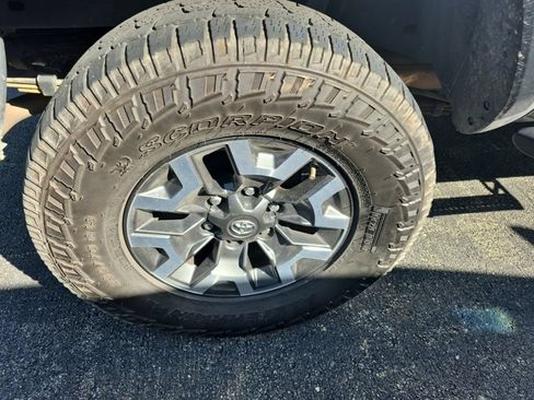 Used 2021 Toyota Tacoma TRD Off-Road AWD/4WD image 9