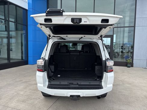 Used 2020 Toyota 4Runner Venture w/ Moonroof Package AWD/4WD image 14