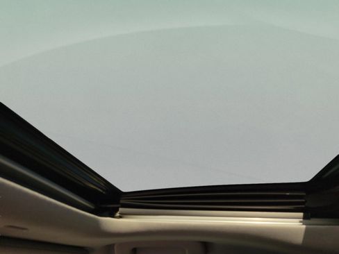 Used 2023 Toyota Highlander XLE FWD image 25