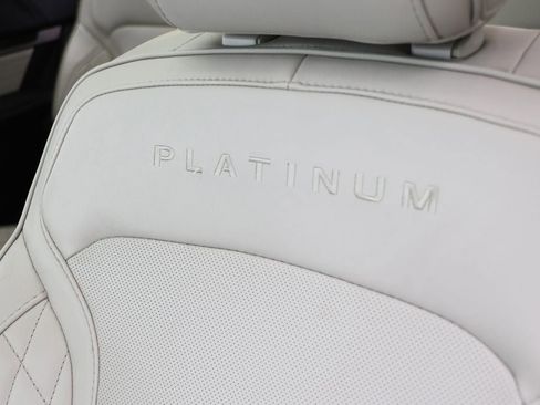 Used 2016 Ford Explorer Platinum image 31