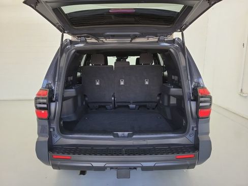 Used 2025 Toyota 4Runner SR5 AWD/4WD image 9