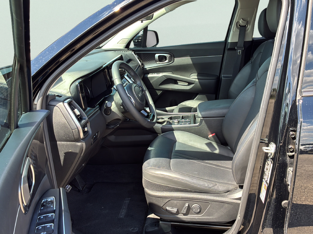 Used 2023 Kia Sorento S FWD image 14