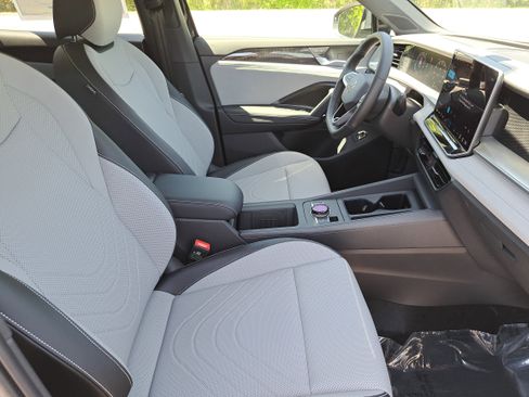New 2026 Volkswagen Tiguan SE R-Line AWD/4WD image 10