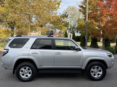 Used 2022 Toyota 4Runner SR5 Premium image 4