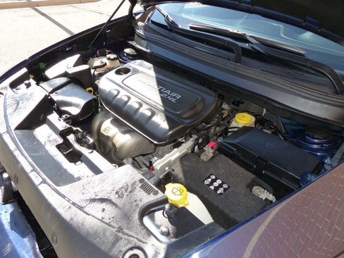 Used 2016 Jeep Cherokee Sport image 15