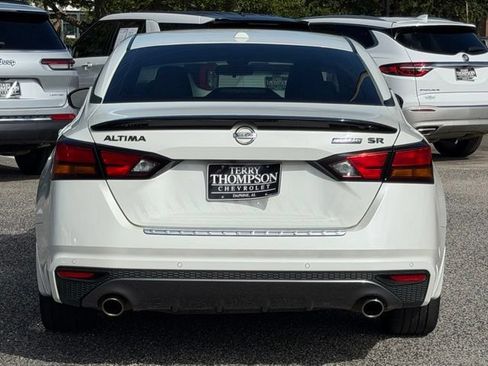 Used 2022 Nissan Altima 2.5 SR w/ Midnight Edition Package FWD image 3