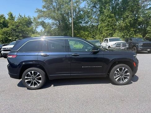 Used 2023 Jeep Grand Cherokee Overland w/ Luxury Tech Group IV AWD/4WD image 10
