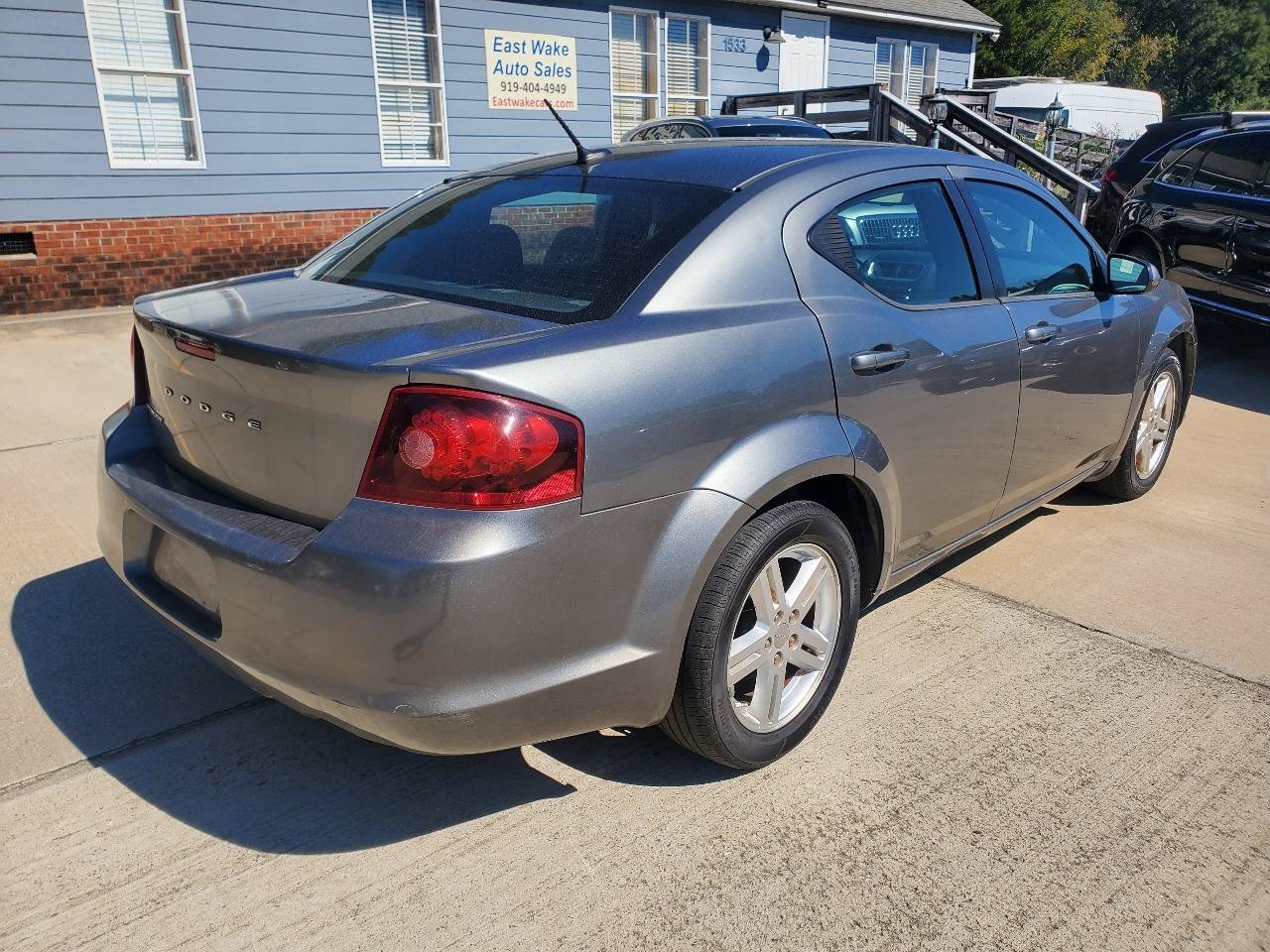 Used 2012 Dodge Avenger SXT FWD image 9