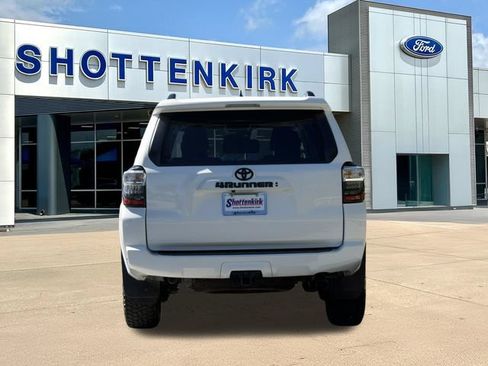 Used 2022 Toyota 4Runner SR5 Premium w/ Moonroof Package AWD/4WD image 8