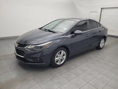 Used 2018 Chevrolet Cruze LT w/ Convenience Package FWD image 2