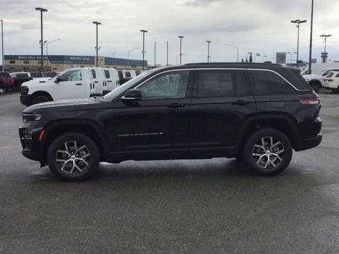 New 2025 Jeep Grand Cherokee Limited w/ Trailer Tow Package image 5