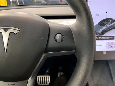 Used 2023 Tesla Model Y Performance AWD/4WD image 18