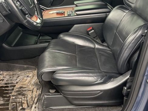 Used 2019 Lincoln Navigator Reserve image 3