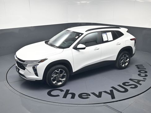 Certified 2025 Chevrolet Trax LT w/ Driver Confidence Package image 28