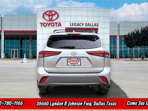 Used 2024 Toyota Highlander Limited AWD/4WD image 8