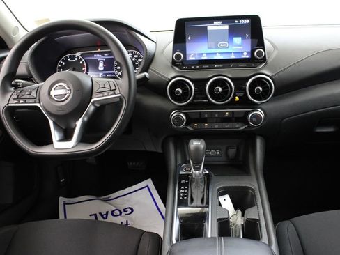 Used 2025 Nissan Sentra SV FWD image 9
