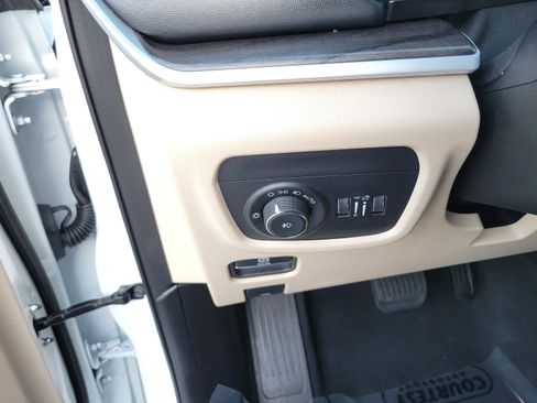 Used 2025 Jeep Grand Cherokee L Limited RWD image 27