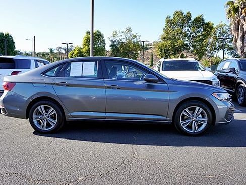Used 2024 Volkswagen Jetta SE FWD image 7