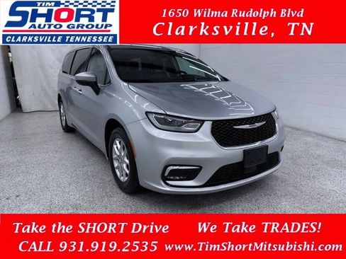 Used 2023 Chrysler Pacifica Touring-L FWD image 1